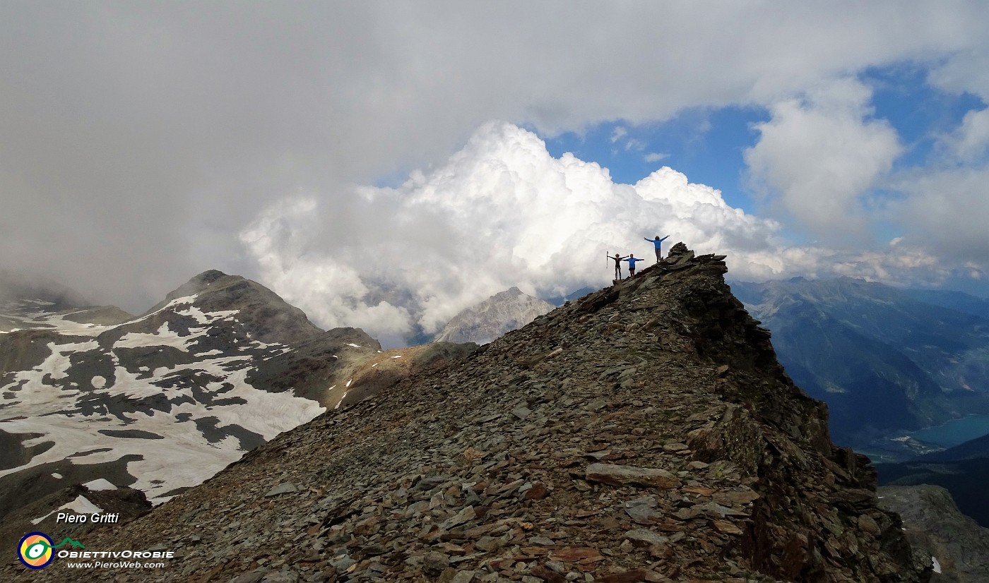 75 La sfasciumata Cima Fontana con vista sul lago di Poschiavo.JPG